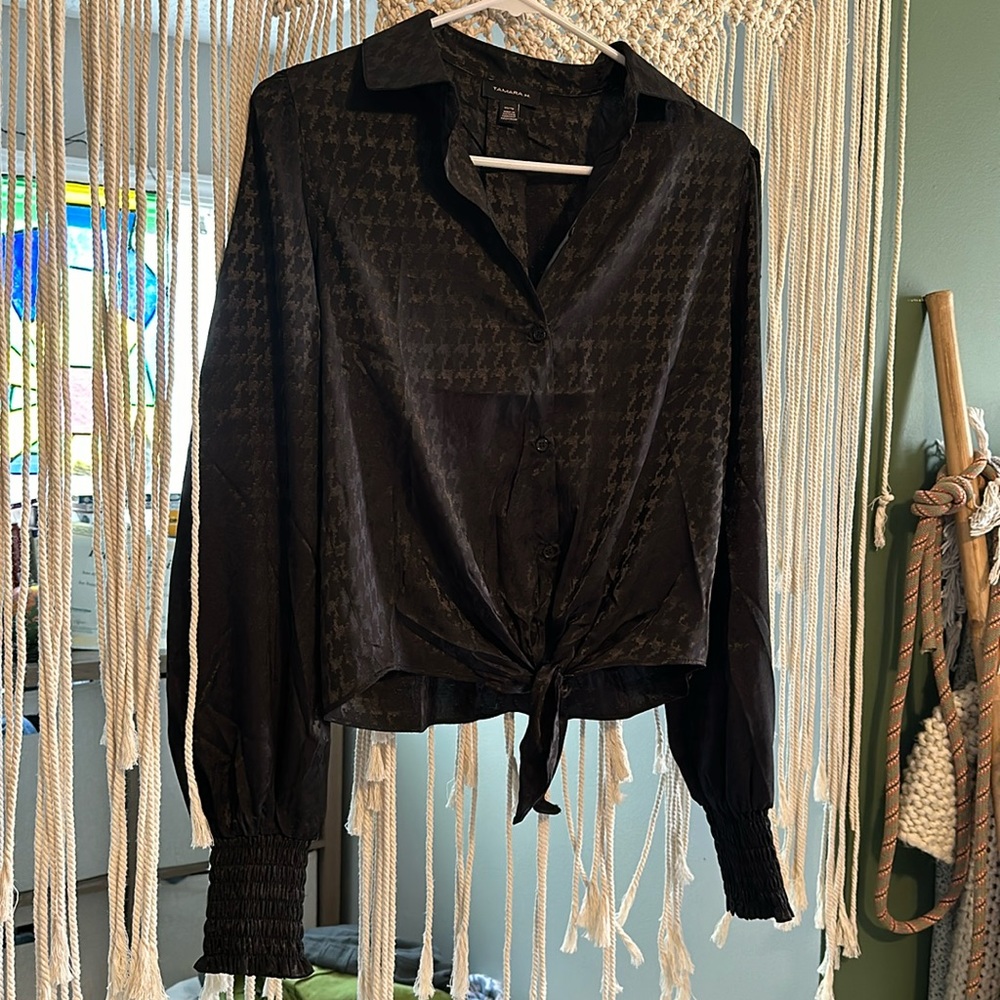 Black collard long sleeve XS